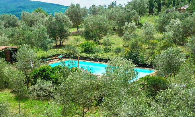 Murlo Apartment | Apartment 'Casa Rosa A Murlo' with Shared Pool, Wi-Fi and Air Conditioning