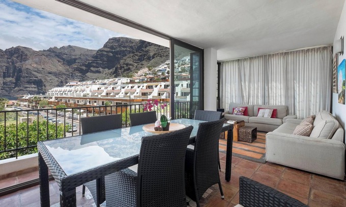 Los Gigantes Apartment | Apartment “Casa Tatiana” in Los Gigantes with Sea View, Terrace & Wi-Fi