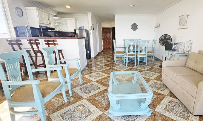 El Laguito Apartment | Apartment on the 12th floor, lake view by Parceros Group