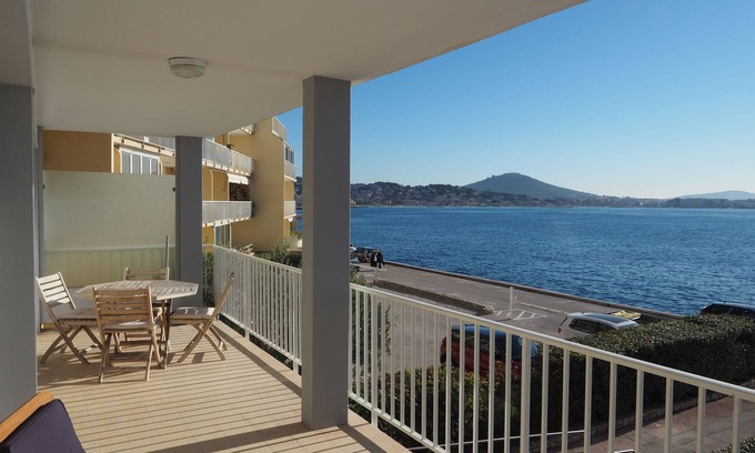 Sanary-sur-Mer Apartment | Apartment corniche des Baux Sanary sur mer, panoramic sea view, garage.
