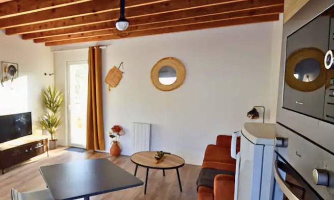 Amblainville Apartment | Apartment 'Cosy Appartement Boheme' with Shared Terrace, Shared Garden and Wi-Fi