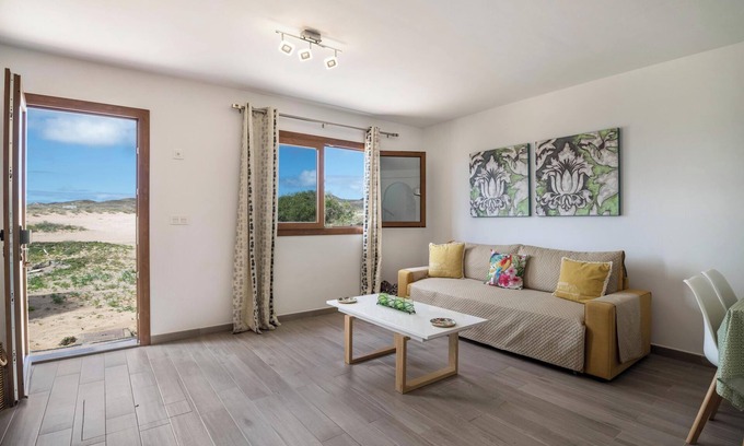 Caleta de Sebo Apartment | Apartment “Cuesta del Salado II” close to the Beach with Mountain View & Terrace