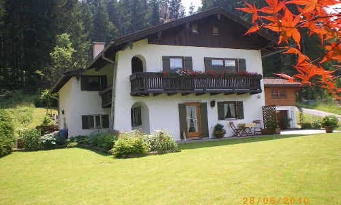 Schoenau am Koenigssee Apartment | Apartment 'Ferienwohnung Grüsser-kagerhuber' with Mountain View, Private Terrace and Wi-Fi