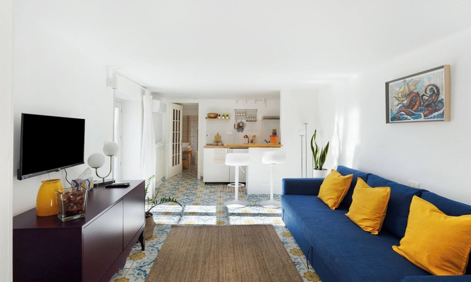 Historical Downtown Salerno Apartment | Apartment 'Dimora Porta San Nicola Salerno' with Sea View, Wi-Fi and Air Conditioning
