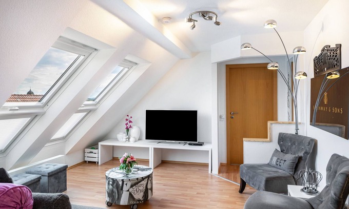 Gudensberg Apartment | Apartment 'Dinas Dach' with Wi-Fi and Air Conditioning