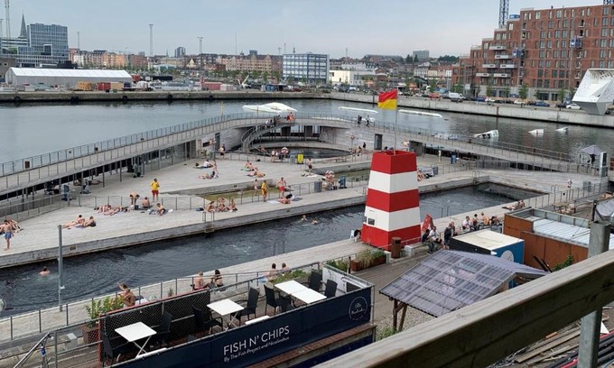 Aarhus C Apartment | Apartment directly to seafront of Bassin 7 with big balcony and free parking