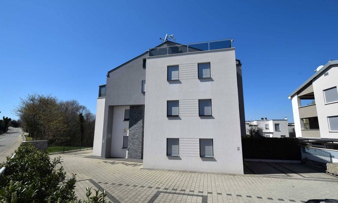 Njivice Apartment | Apartment Diva near the beach