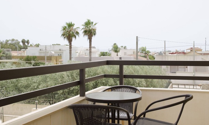 Fondo Morte Apartment | Apartment 'Dolce Vita Marzamemi Uno' with Sea View, Shared Terrace and Air Conditioning