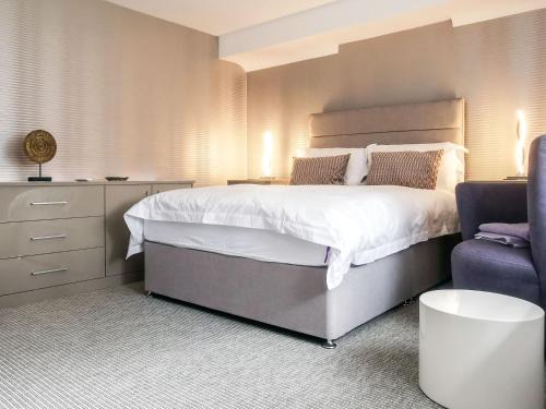 Pagham House | Apartment Eight At Barton Manor - Uk39563