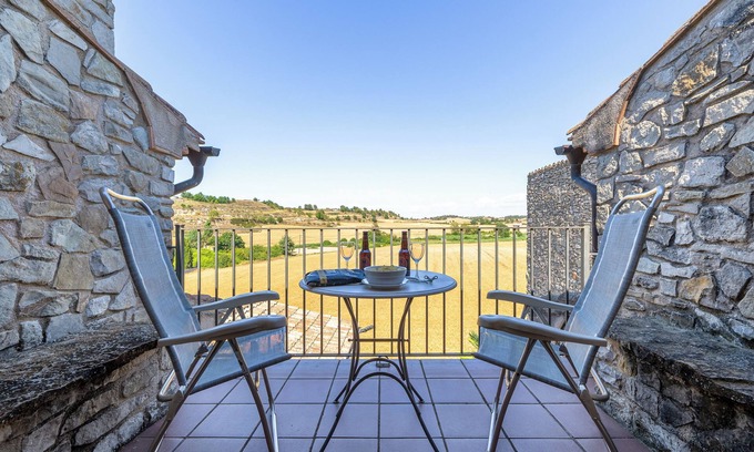 Conesa Apartment | Apartment 'El Clos 3' with Mountain Views, Private Terrace and Wi-Fi