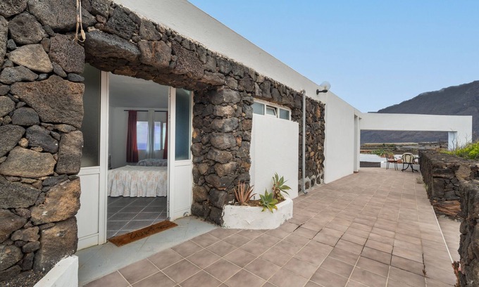 Frontera Apartment | Apartment 'El Submarino B' with Sea View, Private Terrace and Wi-Fi