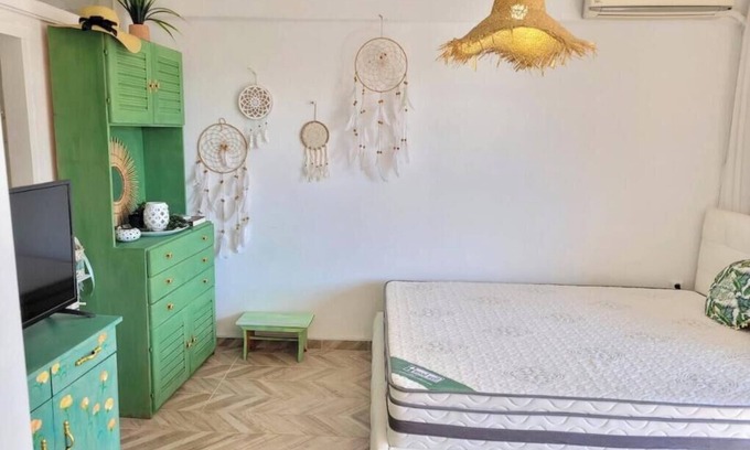 Loutraki Apartment | Apartment 'Elite 7' with Balcony, Wi-Fi and Air Conditioning