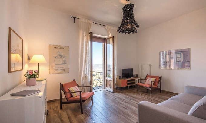 Montepulciano Apartment | Apartment 'Entro le mura' with Balcony & Wi-Fi