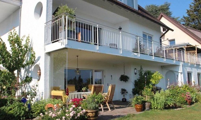 Wasserburg Apartment | Apartment 'Ferienwohnung Haus Amann' with Private Terrace, Shared Garden and Wi-Fi