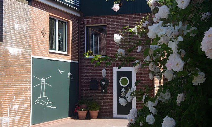Westeraccumersiel Apartment | Apartment 'Fennas Ferienwohnungen Fenna' with Private Garden and Wi-Fi