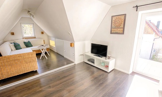 Ebersberg District Apartment | Apartment 'Ferienwohnung Bayerl' with Balcony and Wi-Fi