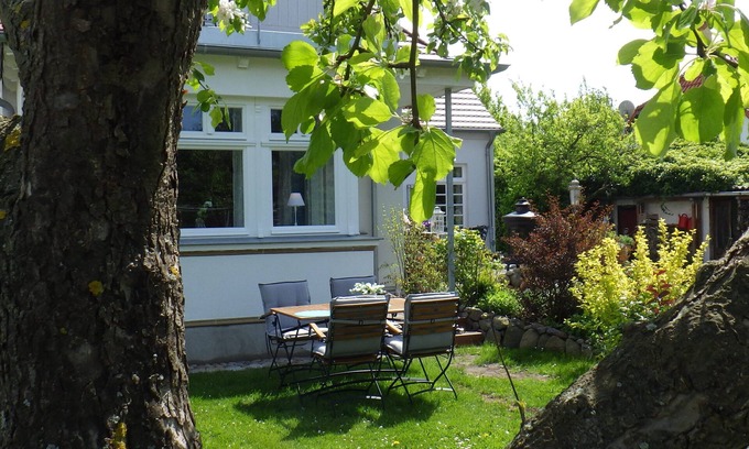 Ostseebad Wustrow Apartment | Apartment "Fiete"- Alte Büdnerei- in a quiet location with a beautiful garden near the beach