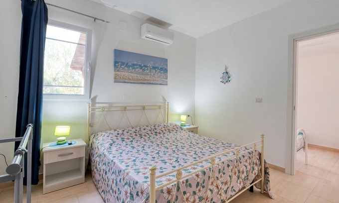 Torre Lapillo Apartment | Apartment 'Florence - Bilocale 1' with Private Terrace, Wi-Fi and Air Conditioning
