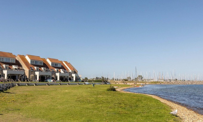 Brouwershaven Cottage | Apartment for 6 persons at the lake