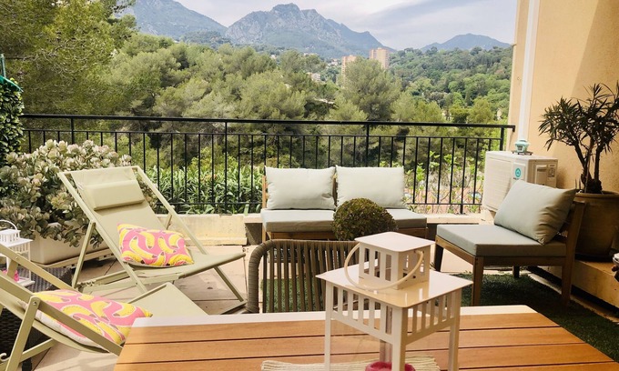 Roquebrune-Cap-Martin Apartment | Apartment with beautiful terrace, swimming pool & parking, 5 min from beach