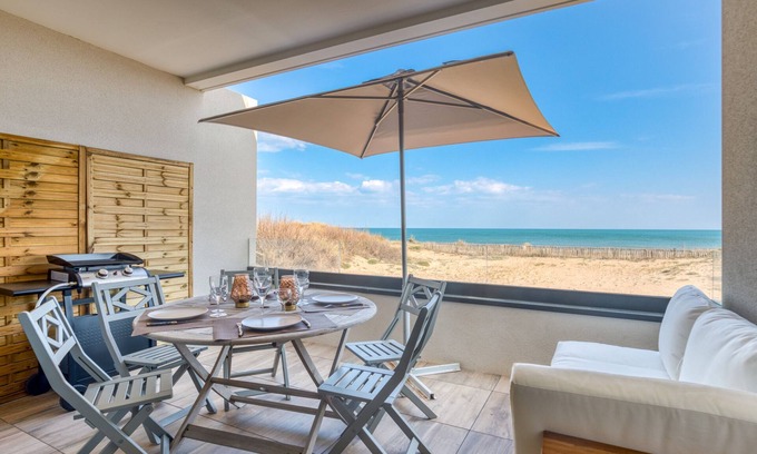 Marseillan Apartment | Apartment 'Grains De Sable' with Sea View, Private Terrace and Air Conditioning