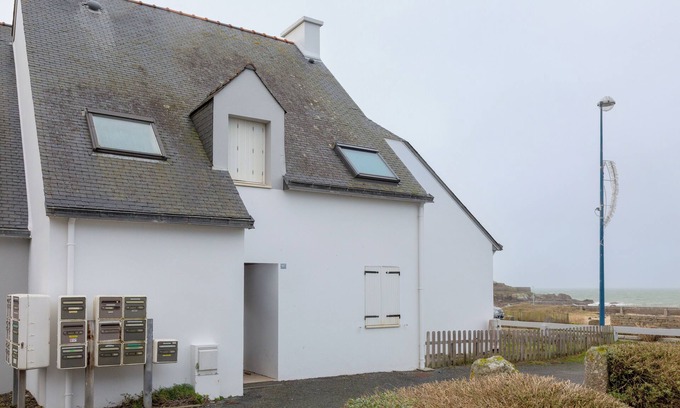Trevignon Apartment | Apartment 'Guillaume' with Sea View