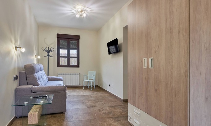 Ferreras de Abajo Apartment | Apartment 'Habitacion 1 Adaptada' with Shared Pool, Shared Terrace and Wi-Fi