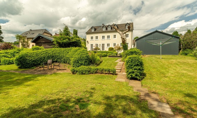 Birresborn Apartment | Apartment 'Happynest' with Mountain View, Private Terrace and Wi-Fi