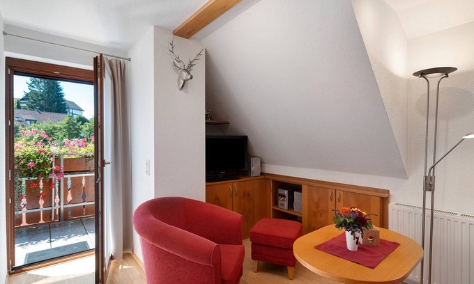 Sasbachwalden Apartment | Apartment 'Heimatliebe, 51 Qm' with Shared Terrace, Shared Garden and Wi-Fi