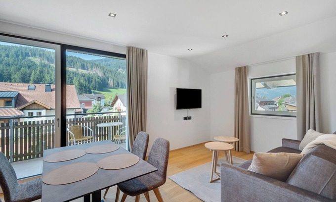 Villabassa Apartment | Apartment "Hofer Marianna" with Mountain View, Wi-Fi, Balcony and Garden