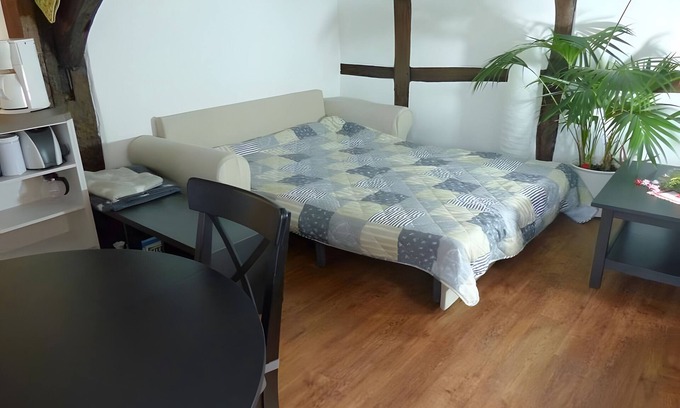 Homberg Apartment | Apartment 'Homberger Altstadt' with private terrace and Wi-Fi