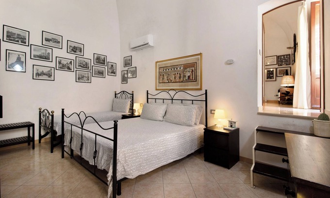 Giovinazzo Apartment | Apartment 'Home Sweet Home' with Balcony, Wi-Fi and Air Conditioning