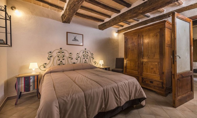 San Giovanni d'Asso House | Apartment in a medieval village