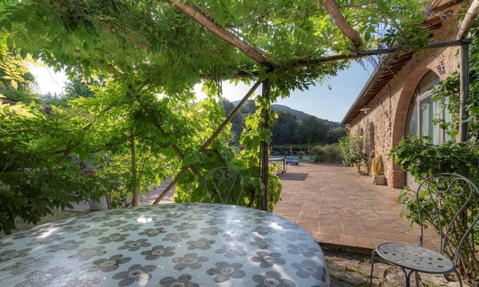 Simignano Cottage | Apartment in Chianti with pool ID 457