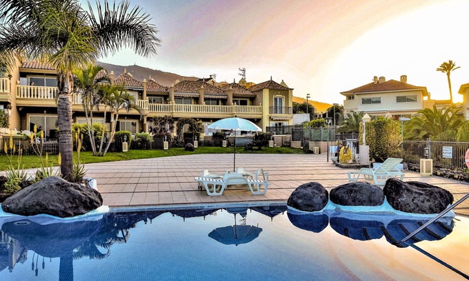 Puerto de la Cruz Apartment | Apartment in residential with pool