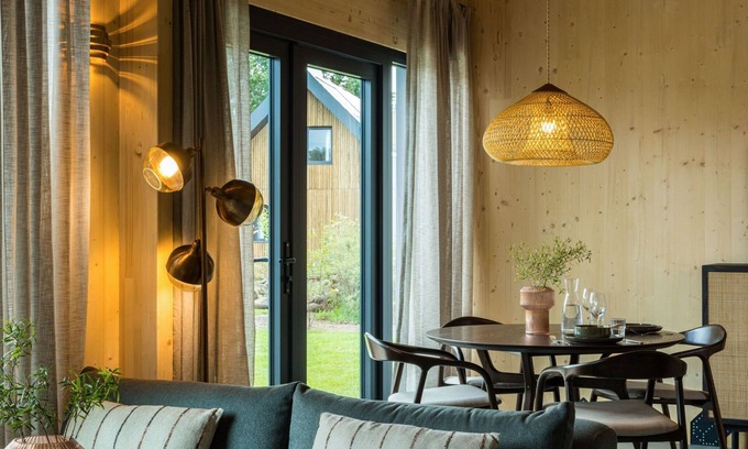 Hengelo House | Apartment in Gelderland Near Nature Trails