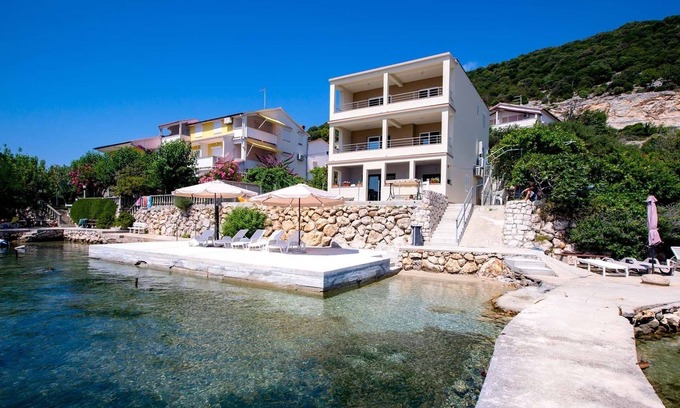 Rab Town Boat Rental | Apartment in Supetarska Draga by Sandy Beach