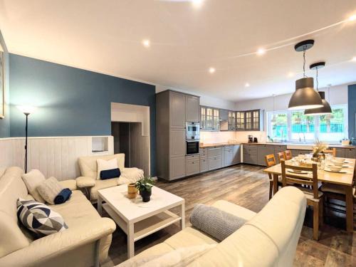 West Pomeranian Voivodeship Apartment | Apartment in Ko obrzeg near Sandy Beach
