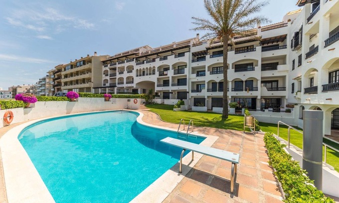 L'Escala Apartment | Apartment in L’Escala near Sandy Beaches