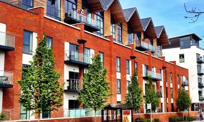 Newbury Apartment | Apartment in Newbury Parkway Centre (6ATT)