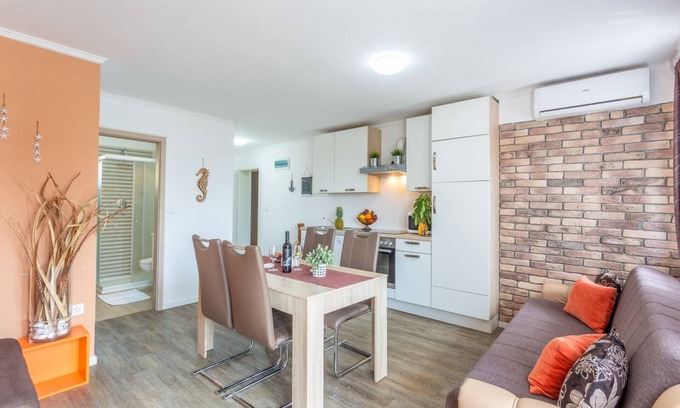 Njivice Apartment | Apartment in Njivice with Seaview, Balcony, Air condition, WIFI (4930-1)