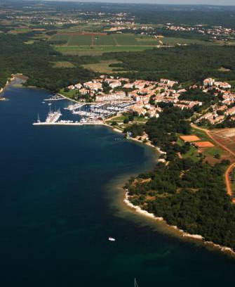 Brulo Apartment | Apartment in Porec with Balcony, Air conditioning, Wi-Fi (3794-5)