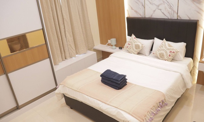 T Nagar Condo | Apartment in T Nagar 5 Min Walk to Shopping Paradise Perfect for Familiesn