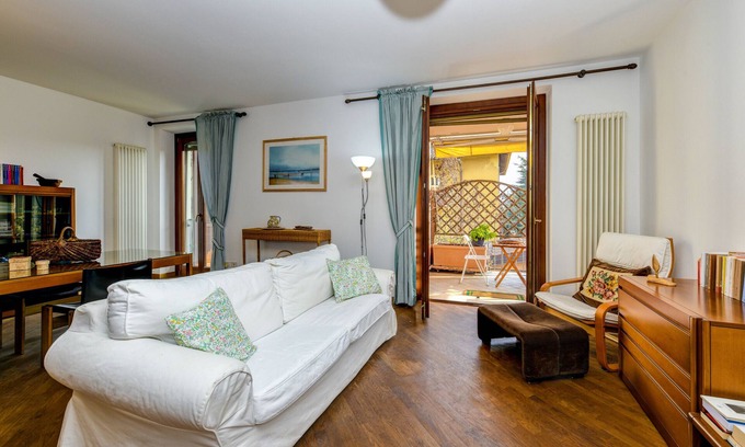 Salo Apartment | Apartment 'In The Center Of Salò' with Balcony, Wi-Fi and Air Conditioning