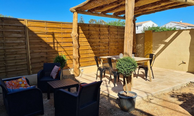 Sorbo-Ocagnano House | Apartment in villa with garden 7 minutes from the beach