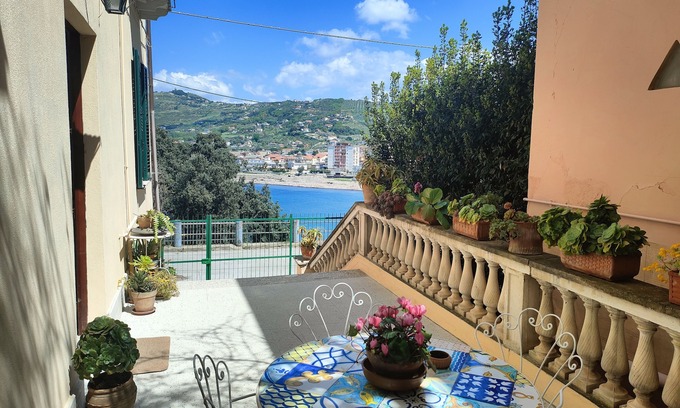 Agropoli Apartment | Apartment in villa on beach in greenery, in center