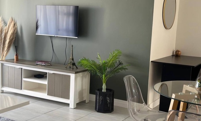 Greater Johannesburg Metropolitan Area Apartment | Apartment in Waterfall