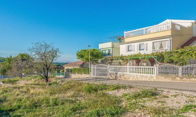 Jadrtovac Apartment | Apartment Ivić A2 near the sea