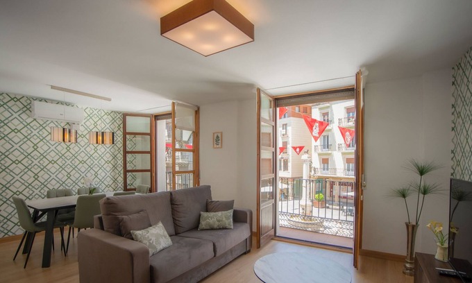 Old Town Apartment | Apartment-Jurásico-Deluxe-Ensuite with Shower-Balcony