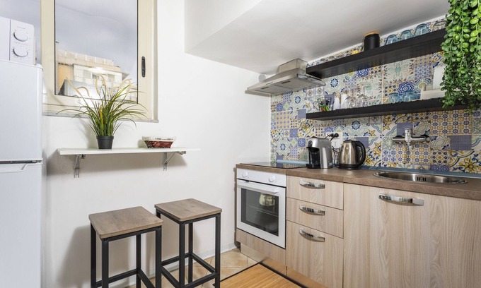 Cibali Apartment | Apartment 'Kataneasyhouse' with Private Terrace, Wi-Fi and Air Conditioning